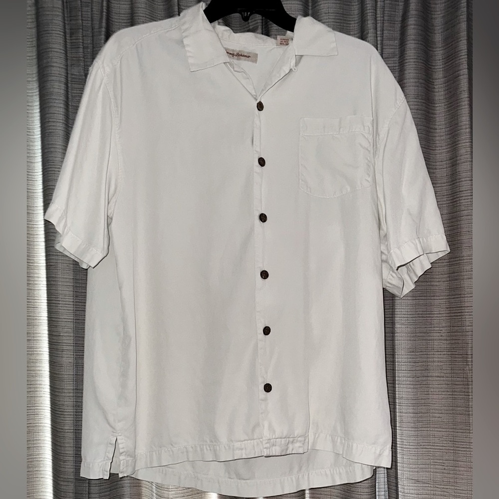 Men’s Tommy Bahama camp shirt large white